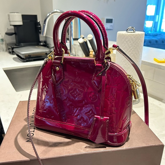 LV Monogram Vernis Alma BB w/ Strap - Picture 7 of 7